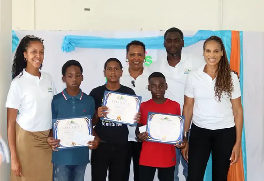 St. Lucia Association of Georgia Invests in Young Scholars