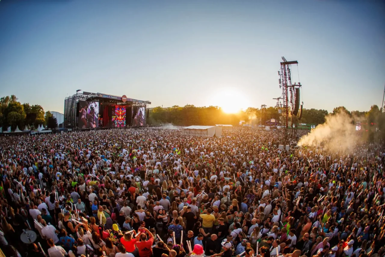 Photo of the crowd at DJ Oti's performance at Sziget Festival