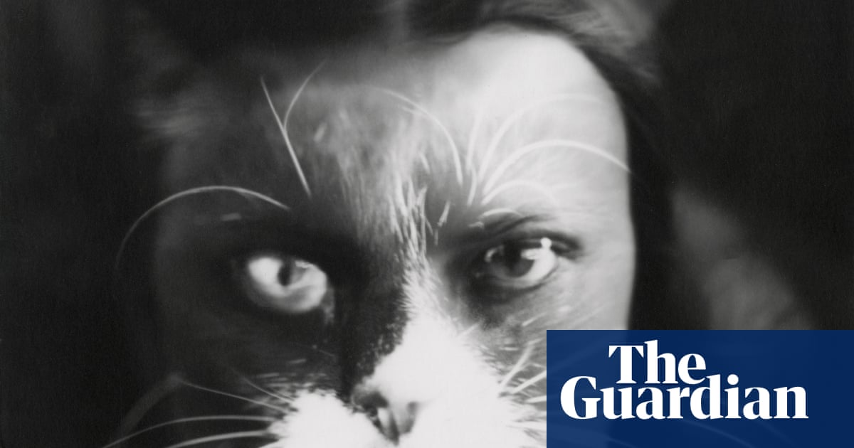 The cat that fought Mussolini: how the Wulz photography sisters weaponised the family pet | Photography