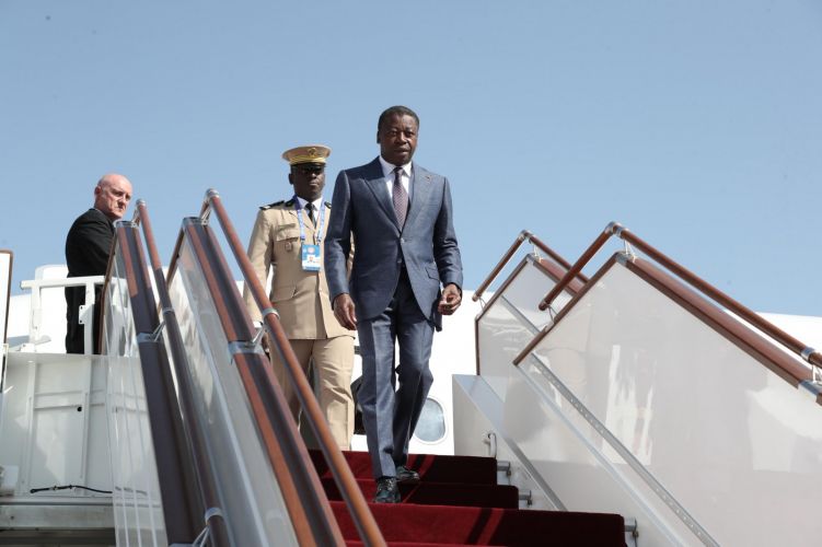 Togo’s Prime Minister presented with snow leopard toy at Manas Airport -