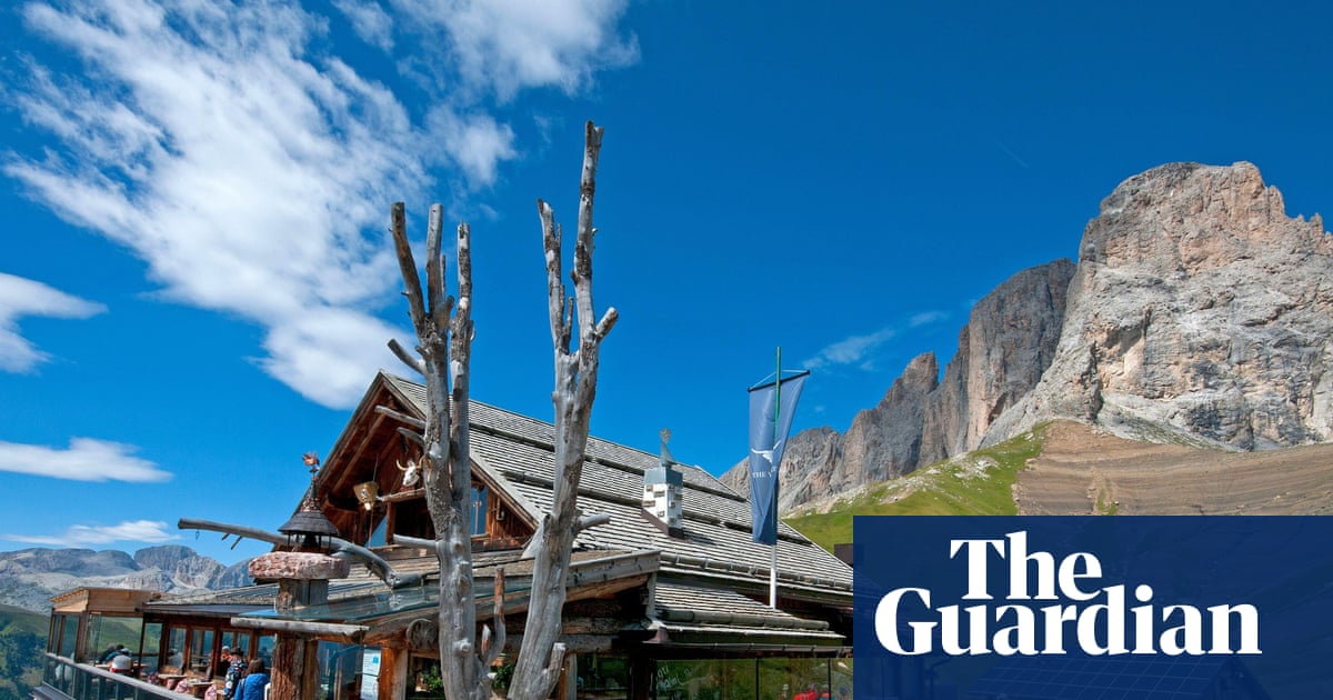 Tourists on pastry quest overrun scenic spot in Italian mountains | Italy