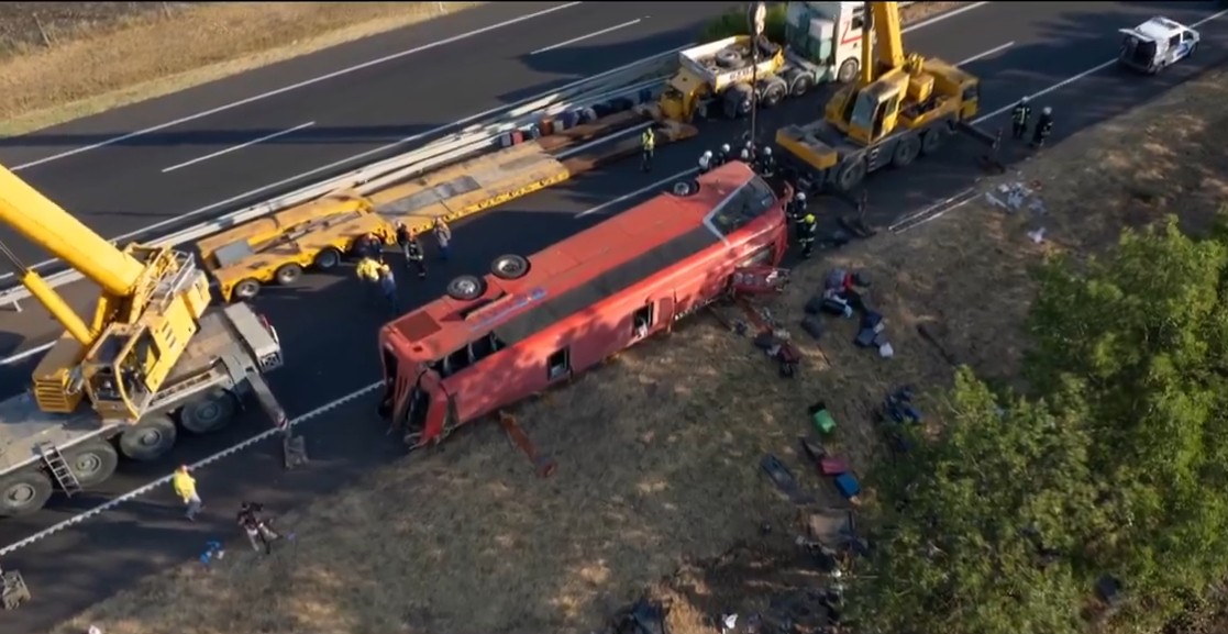 Twelve killed as Polish coach crashes in Hungary