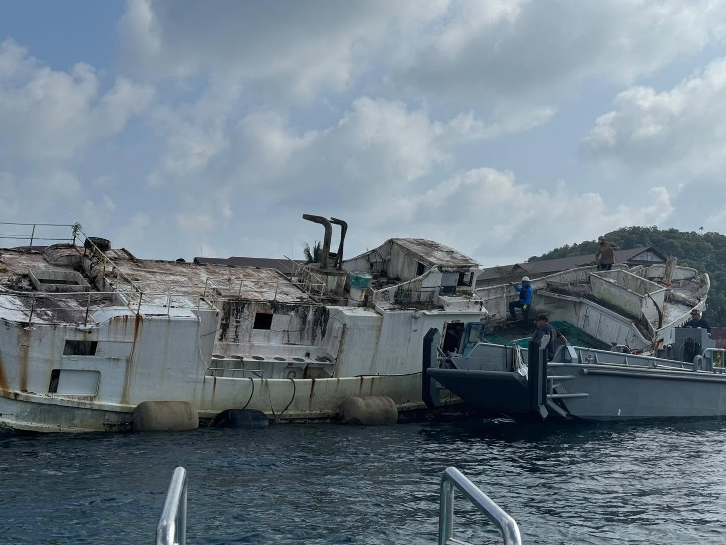 U.S. Navy begins removing derelict vessels from Koror waters