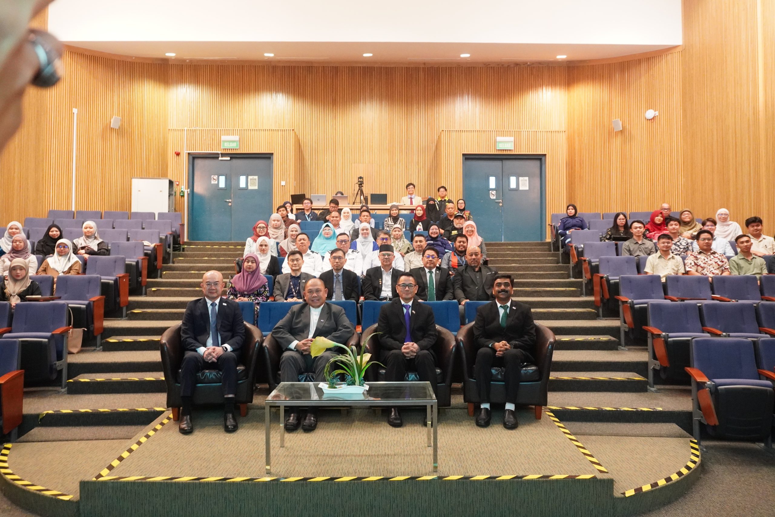 UTB hosts international sharing session on smart mobility and sustainable cities