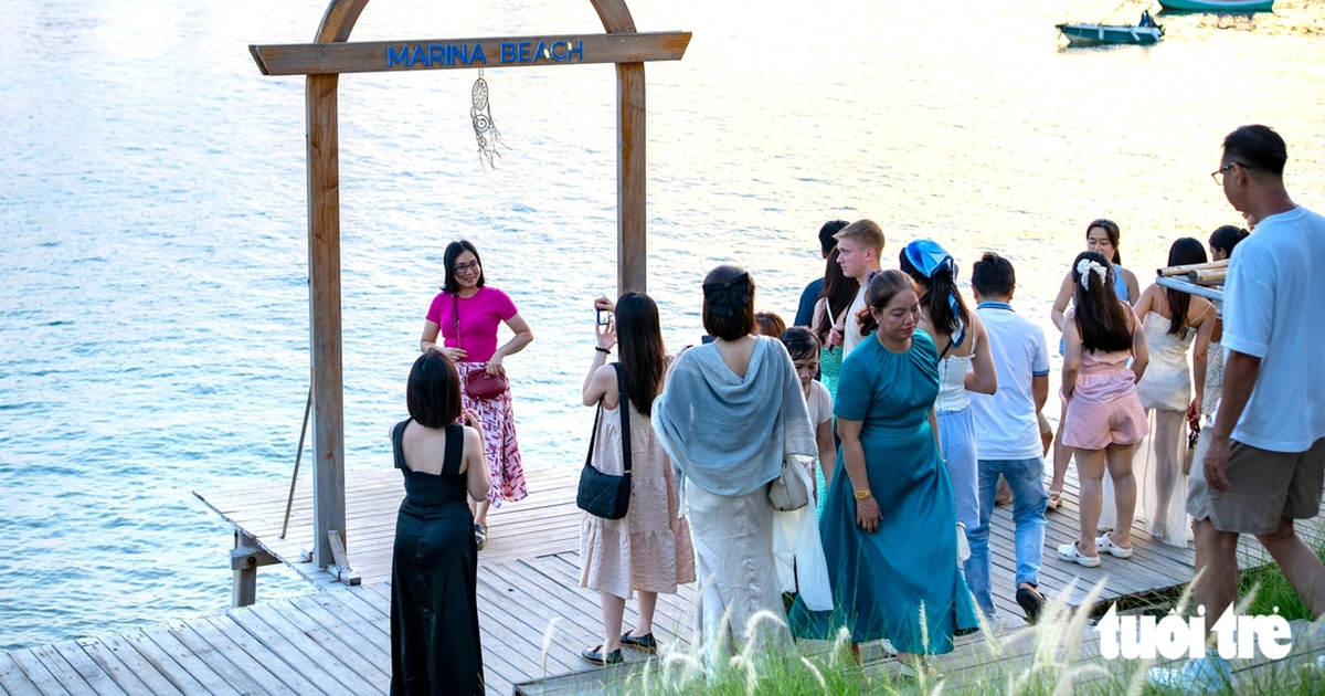 Vietnam’s Nha Trang offers budget-friendly snail feast, spectacular sunset views