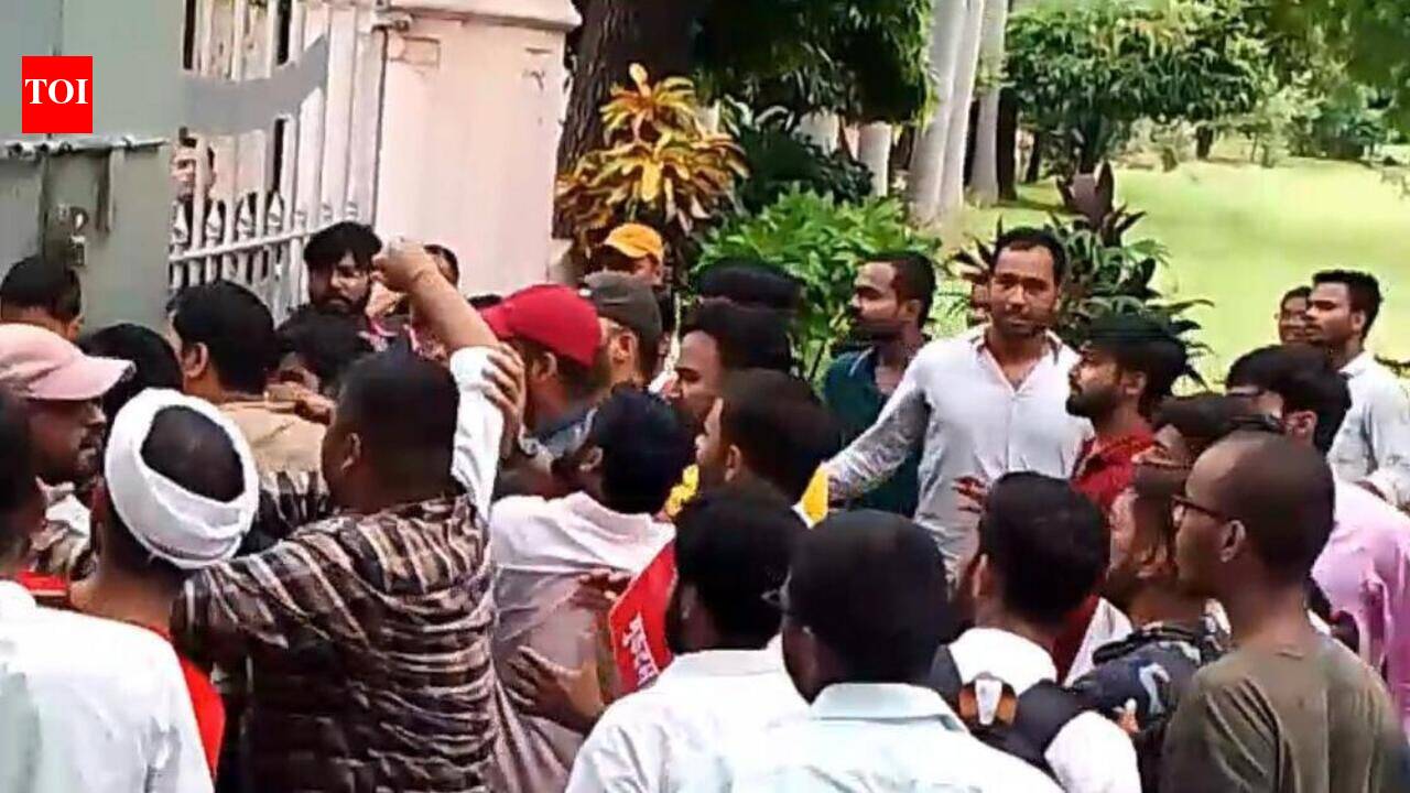 Violence erupts on AU campus, six students sustain minor injuries | Prayagraj News