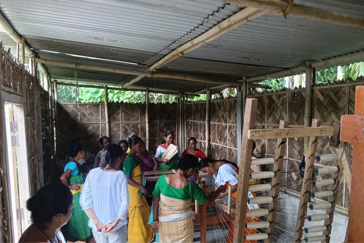 Warping drum technology eases weaving for women artisans near Manas