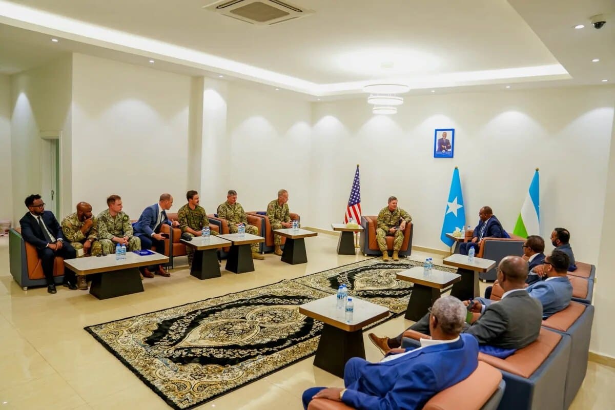 Washington Signs in Bosaso and Leaves Mogadishu Waiting - Somali News in English