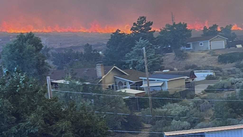 Wildfire in Nevada forcing thousands of evacuations
