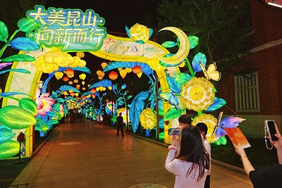 The main lantern display area at Huiju Square