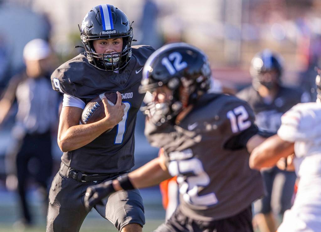 Shorewood’s Kyson Vanee runs the ball down the field during the game against Monroe on Friday, Sept. 19, 2025 in Shoreline, Washington. (Olivia Vanni / The Herald)