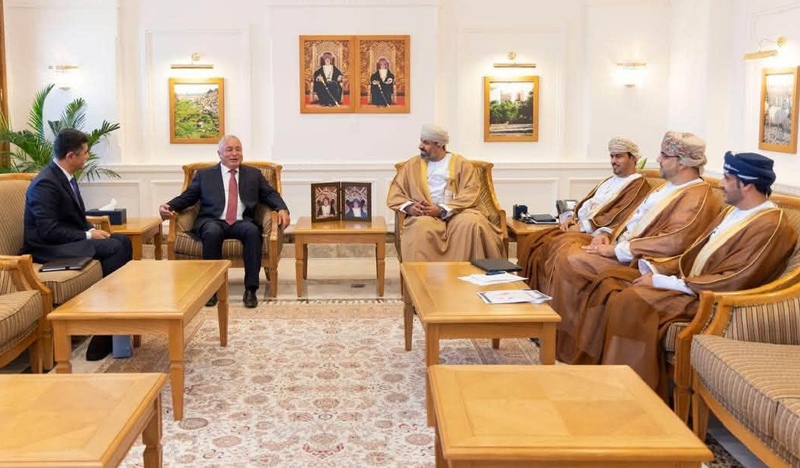 Ambassador of Tajikistan discusses cooperation opportunities with Minister of Labor of Oman