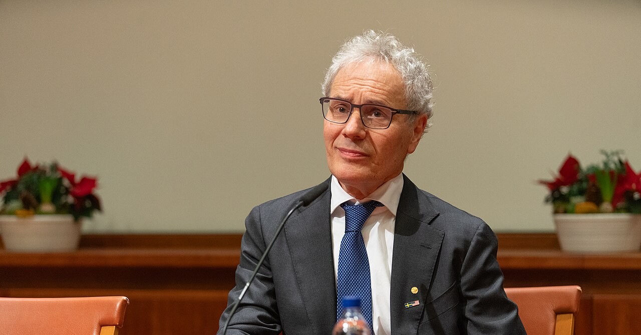American Nobel laureate receives Polish citizenship