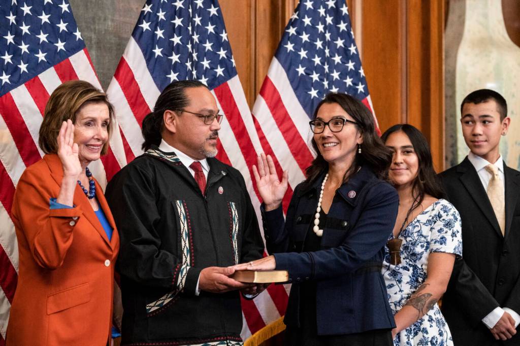 From left, then-House Speaker Nancy Pelosi (D-Calif.) and Eugene Peltola Jr., who died in a plane crash the following year, as he holds the Bible during the ceremonial swearing-in of his wife, Rep. Mary Peltola (D-Alaska), on Capitol Hill in Washington, Sept. 13, 2022. Democrats hope that Mary Peltola can flip a Republican Senate seat in Alaska. Former aides describe a campaign and congressional office marked by chaos. (Haiyun Jiang/The New York Times File)