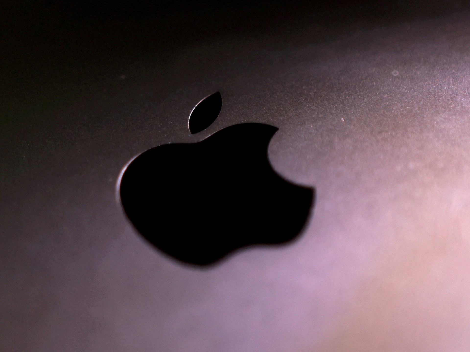Apple ordered to pay $5.7bn in patent infringement case | Business and Economy News