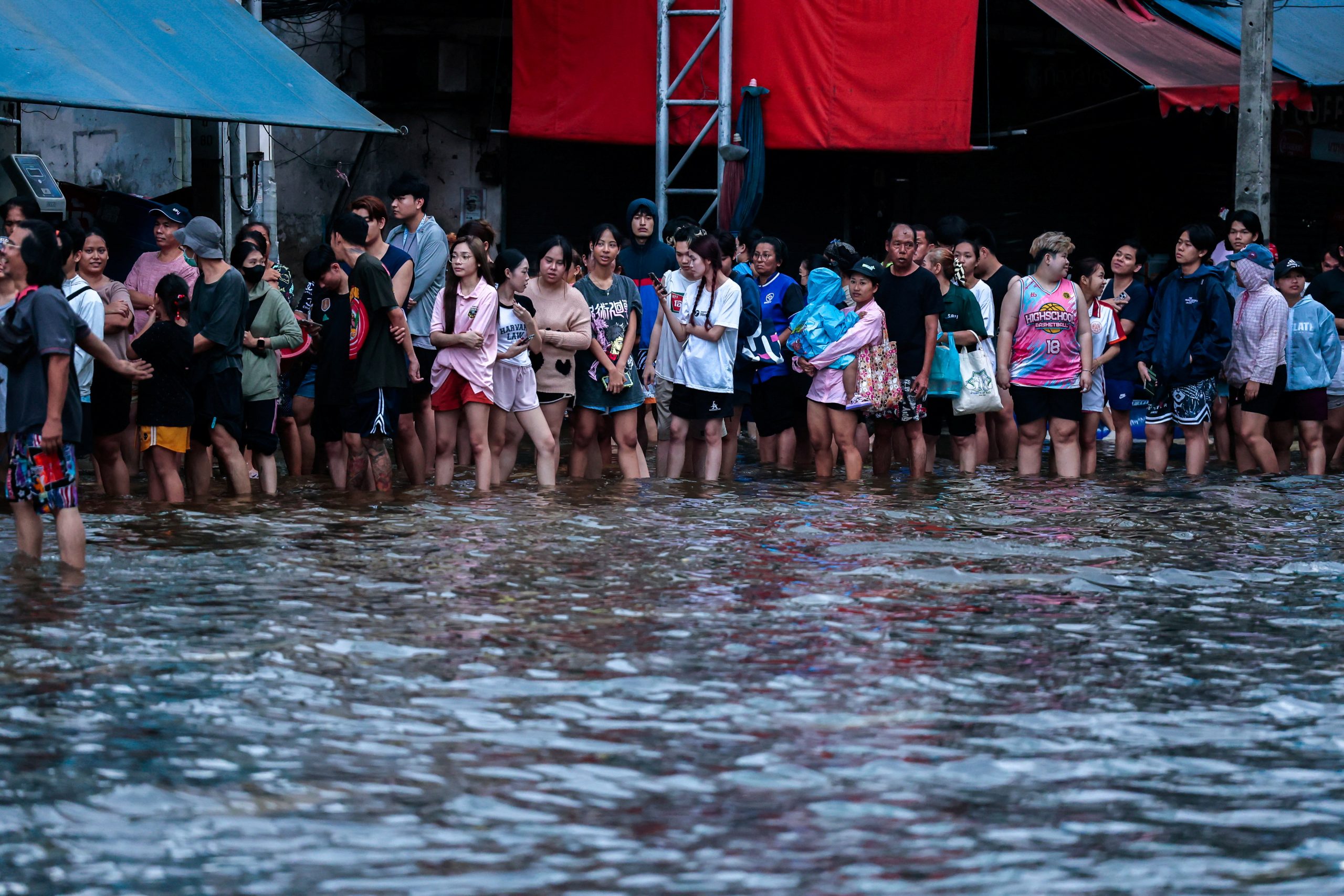 Bangkok floodwaters begin to ease after torrential rains affect 700,000 people