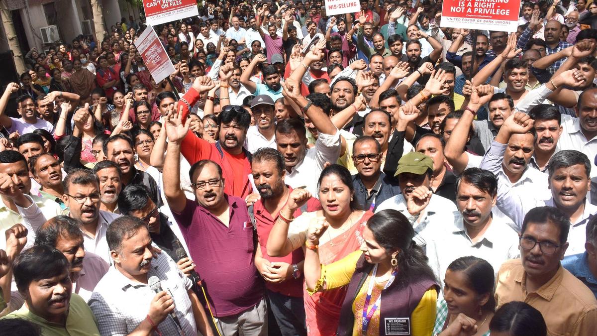 Bank employees strike for five-day banking week