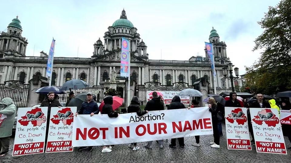 Belfast Cllrs vote to light up City Hall in support of abortion