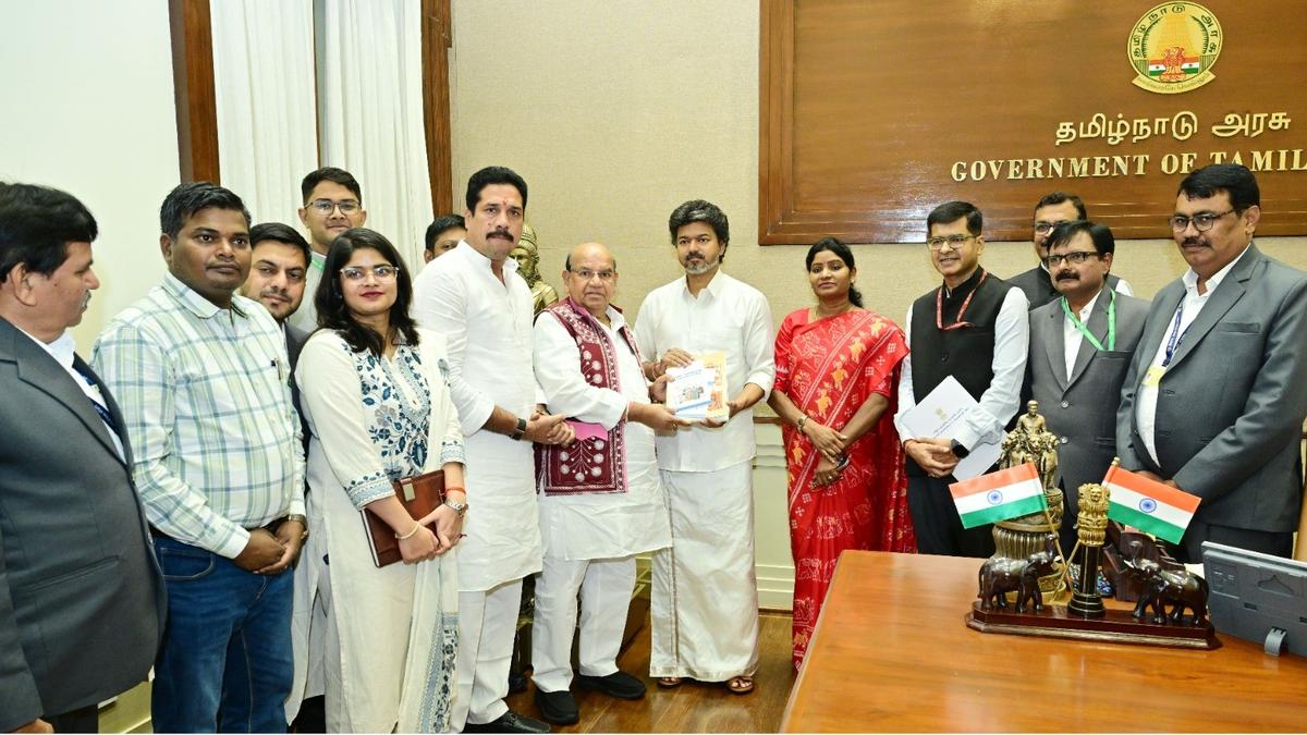 Chairperson, Members of National Commission for Scheduled Tribes meet CM Vijay