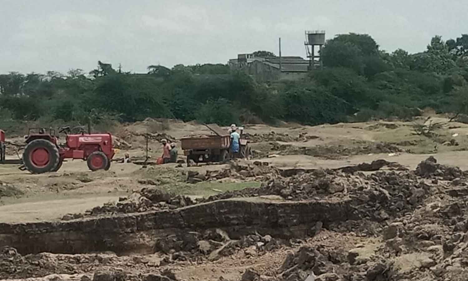 Collector’s orders flouted as sand mining threatens Tungabhadra water security