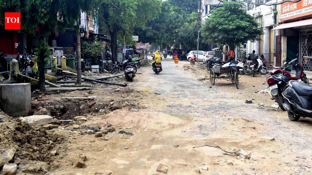 Cratered roads, costly repairs: Prayagraj commuters pay the price | Prayagraj News