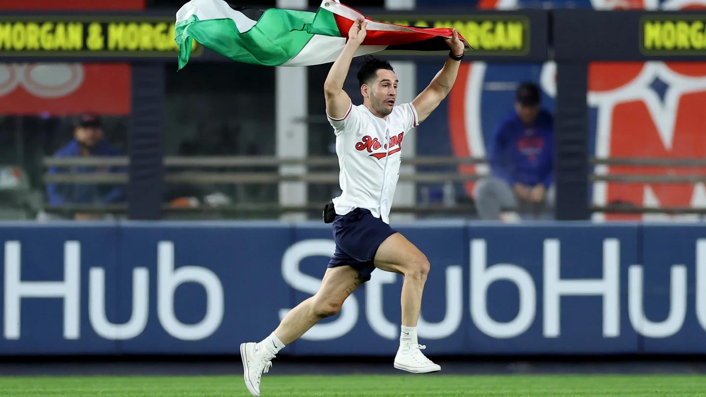 Crowd boos man who stormed field at Yankee game with Palestinian flag - Israel & Jewish News