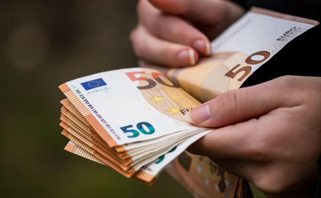 Driver working in the Government arrested after asking for a bribe to secure employment
