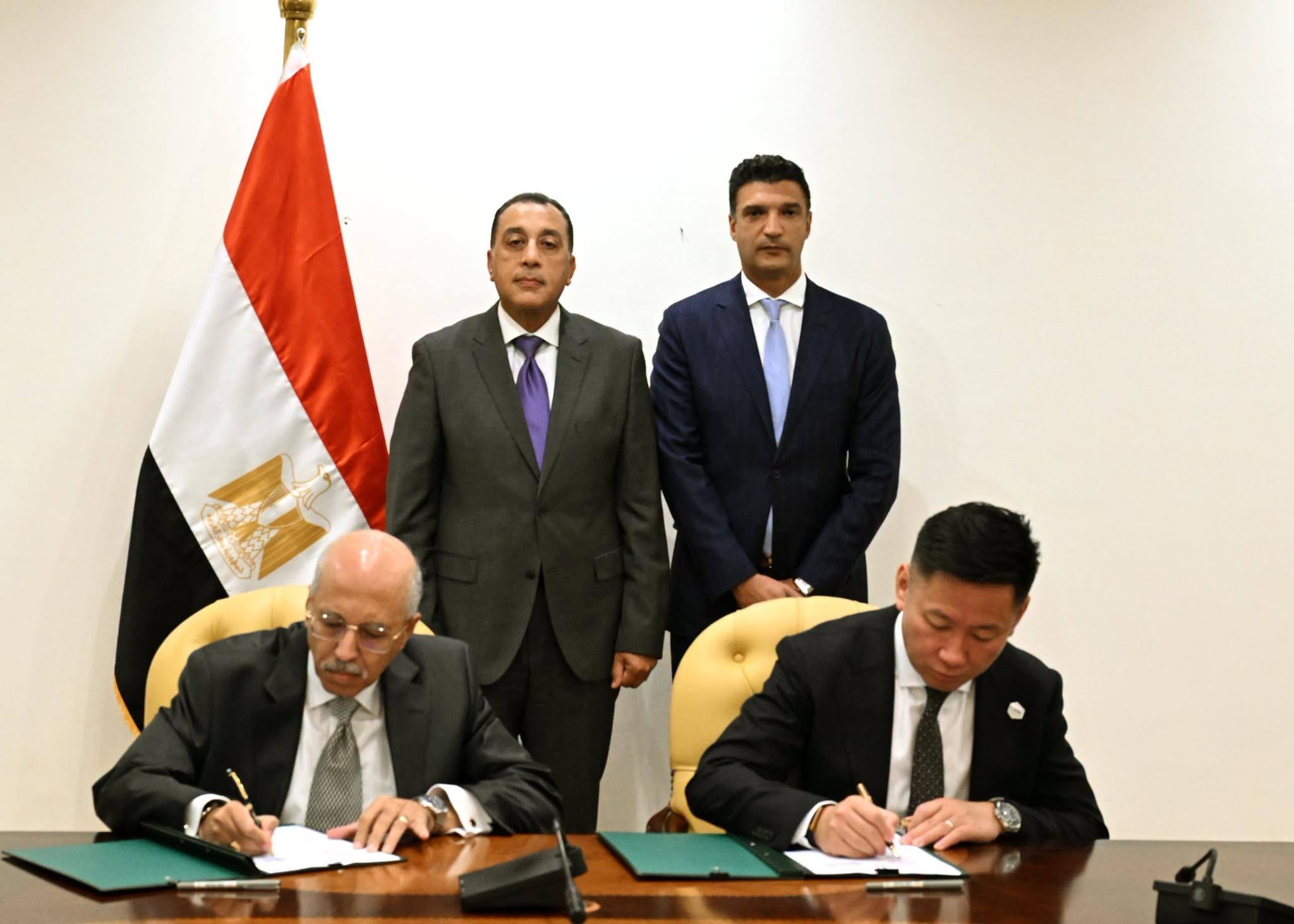 Egypt signs contract to establish EGP 2bn electric battery plant with CATL