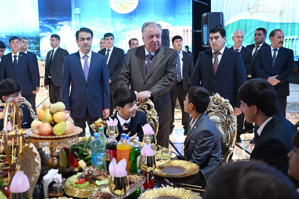 Emomali Rahmon presented gifts to orphaned children and opened a new private school with swimming pools and a shooting range in Dushanbe