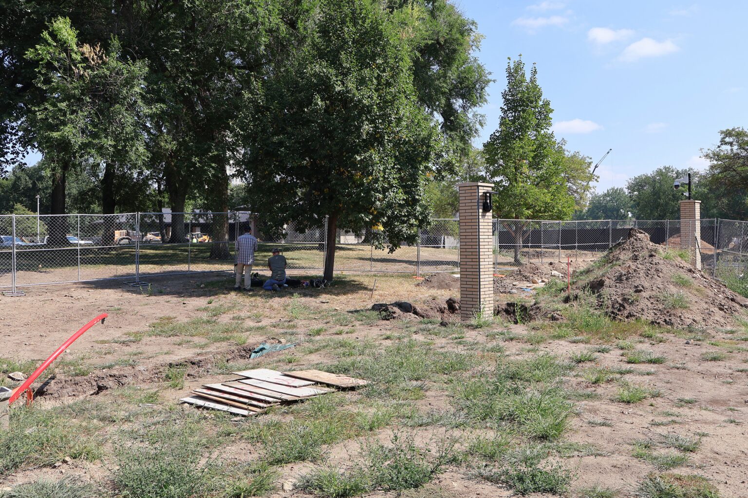 Exhuming human remains near governor’s residence begins -