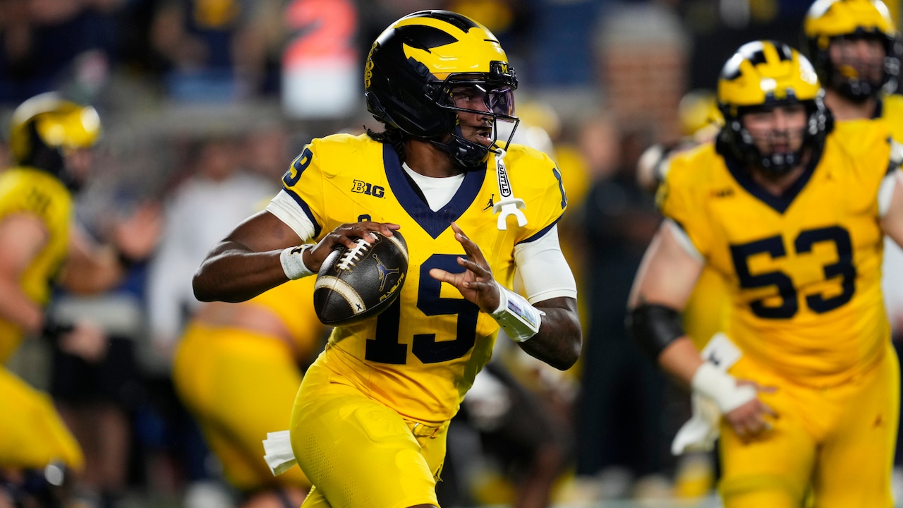 Bryce Underwood rolls out looking to pass during Michigan-Western Michigan Week 1 matchup (2026)