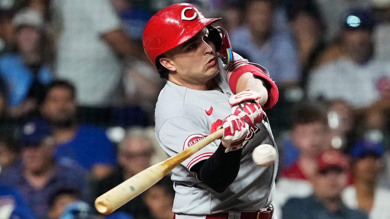 Sal Stewart hitting solo shot home run during Cincinnati Reds-Chicago Cubs (2026).