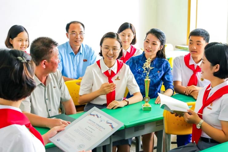 Pyongyang foreign language school student celebrates first-place win at Russia competition, 2025