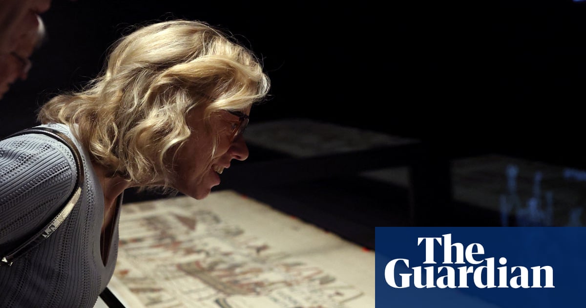 Francophiles, Norman outfits and broken threads: visitors see Bayeux tapestry in UK for first time | Bayeux tapestry