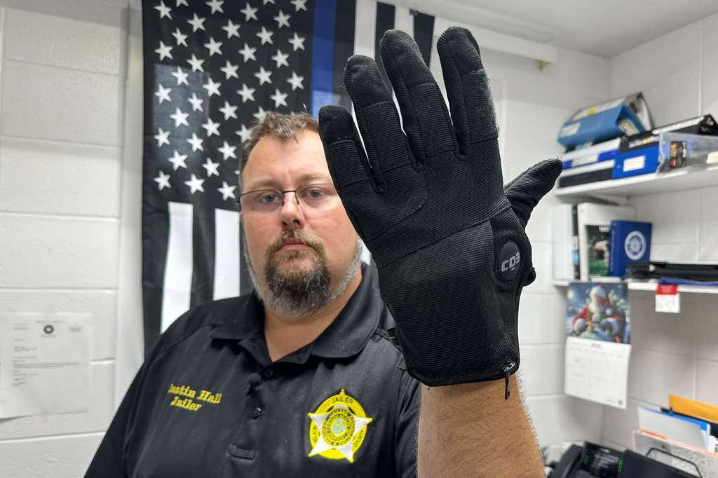 ICE awards $16.7M contract for 6,000 pairs of electric shock gloves
