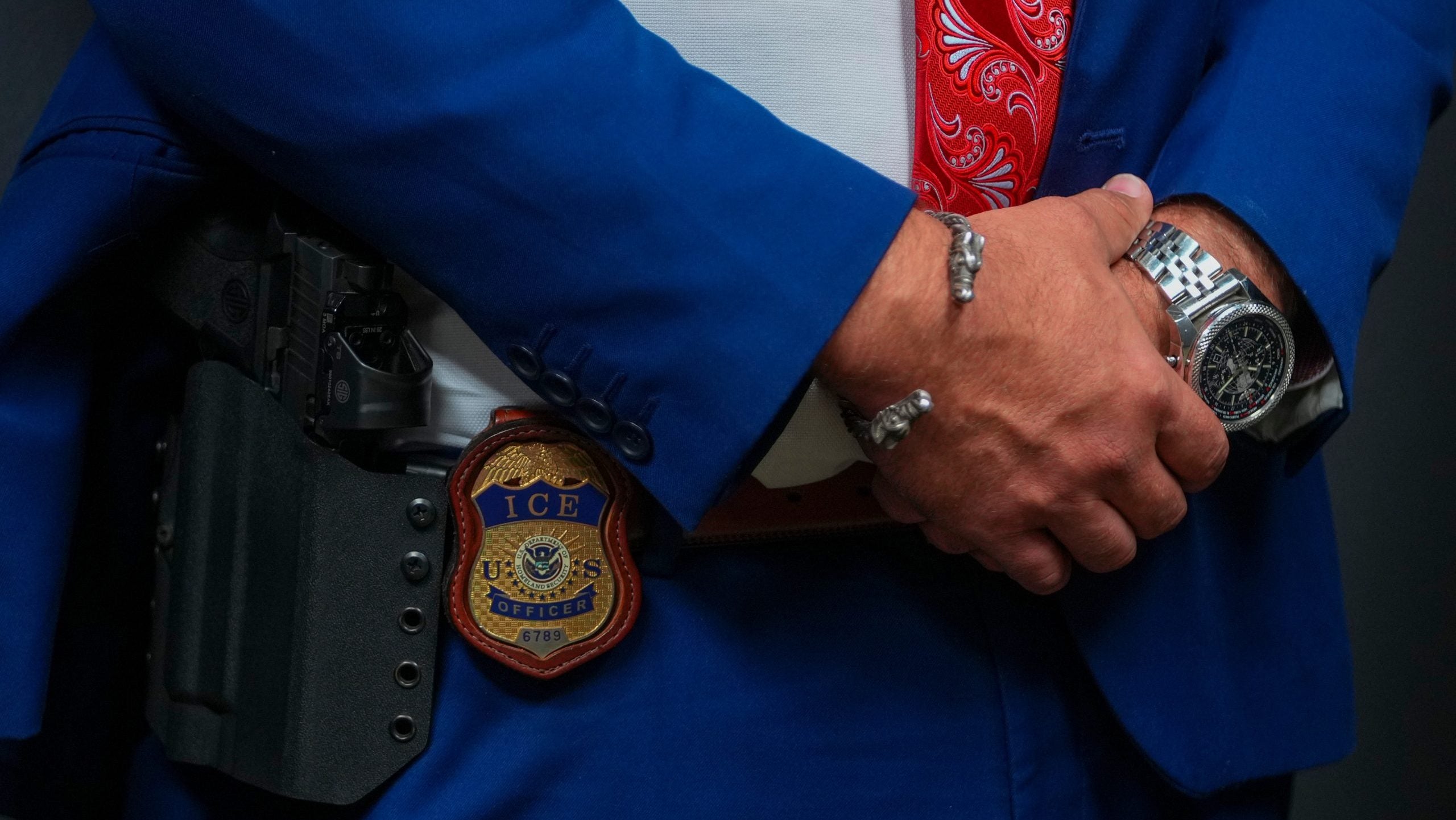 Immigration lawyers struggle to locate clients after ICE removes names from site