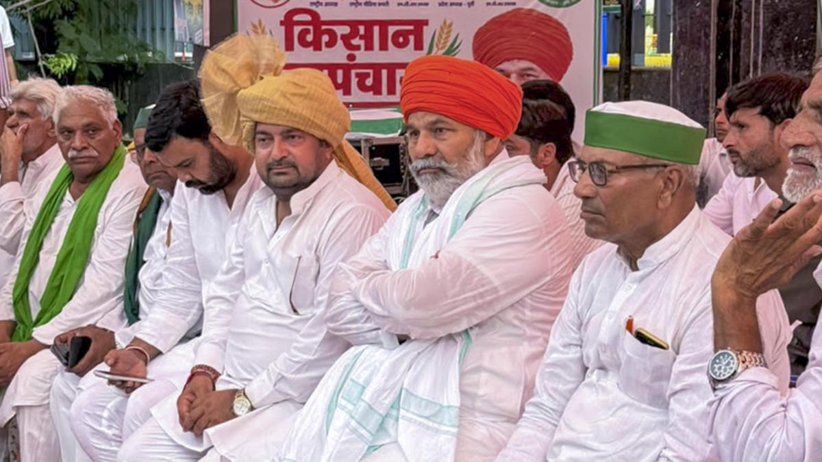 Intensify protest over land acquisition: Rakesh Tikait urges Noida farmers