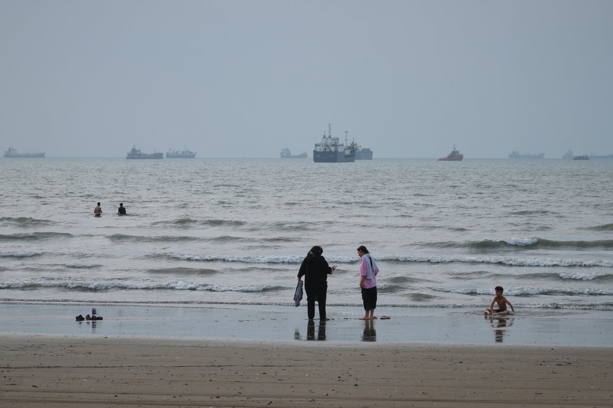 Iran targets US allies in Gulf after overnight attacks, and other Mideast news