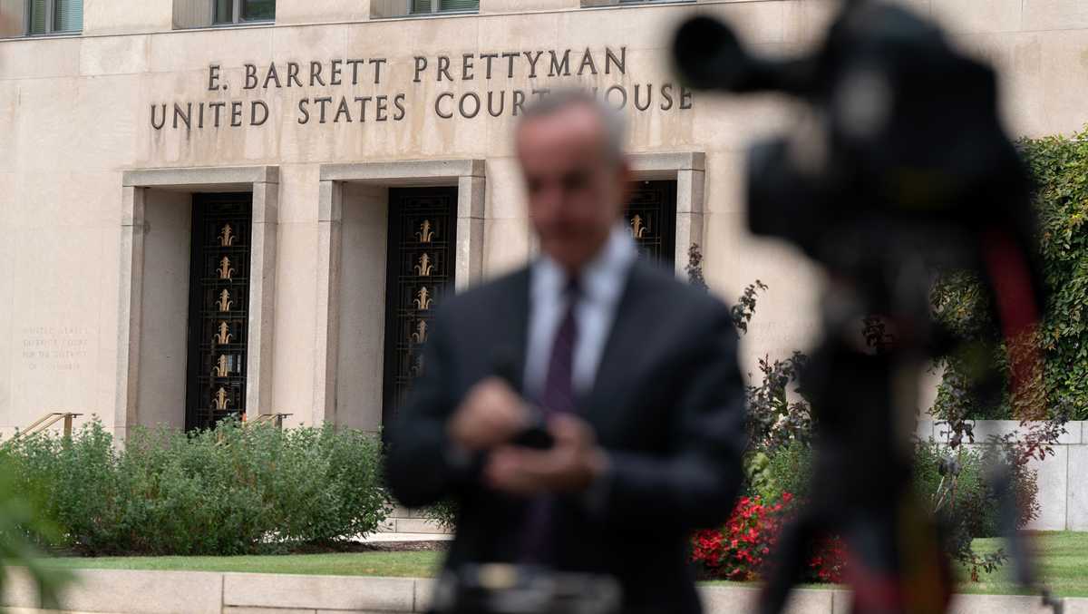 Judge orders White House to restore access to banned news outlets