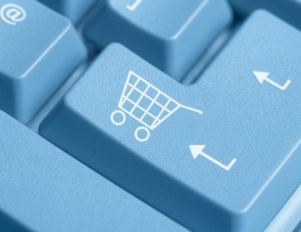 Labor migrants in Russia spend 1.2 billion rubles on online purchases