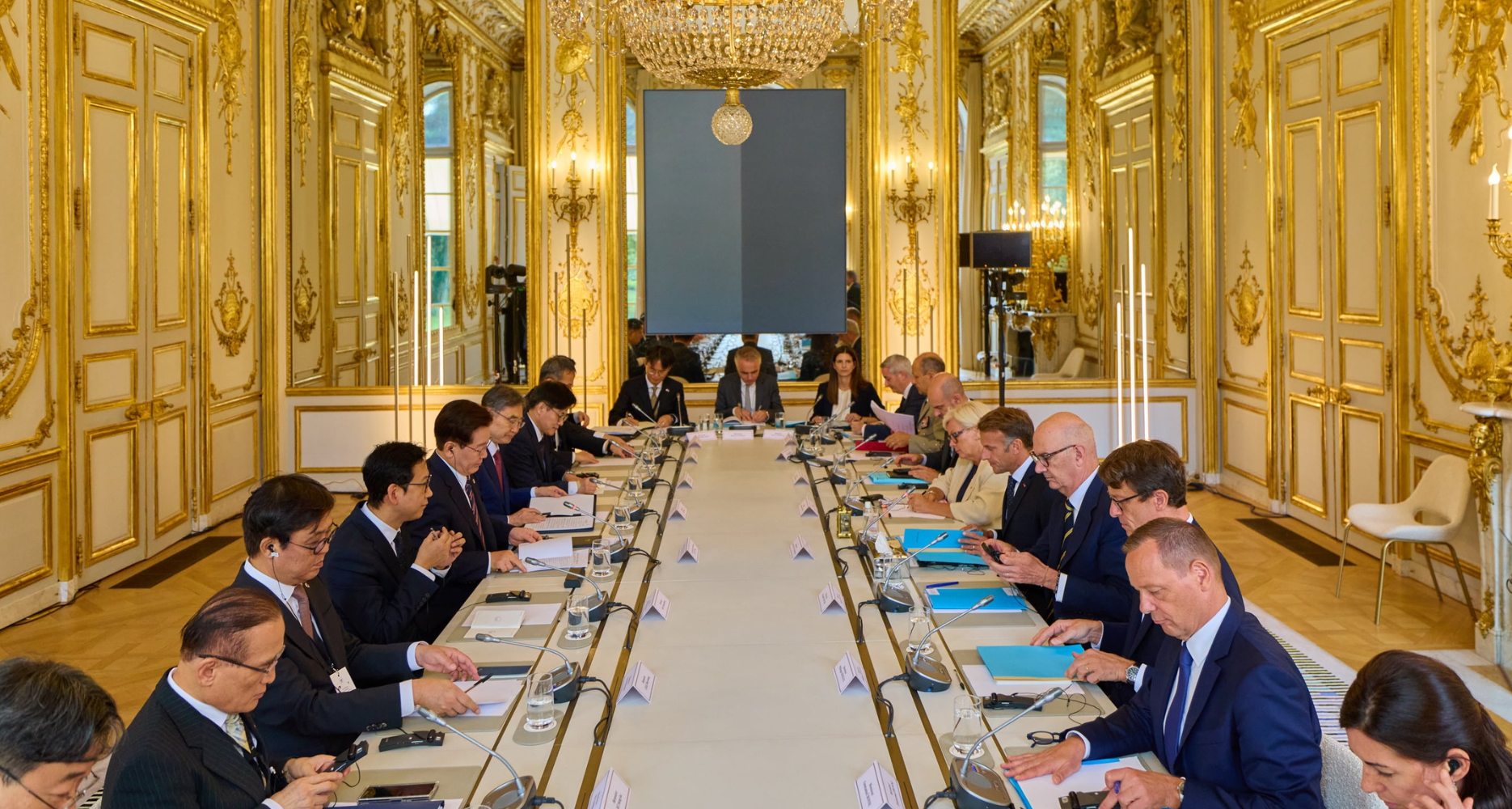 Lee uses Paris summit to expand South Korea’s technology and supply options
