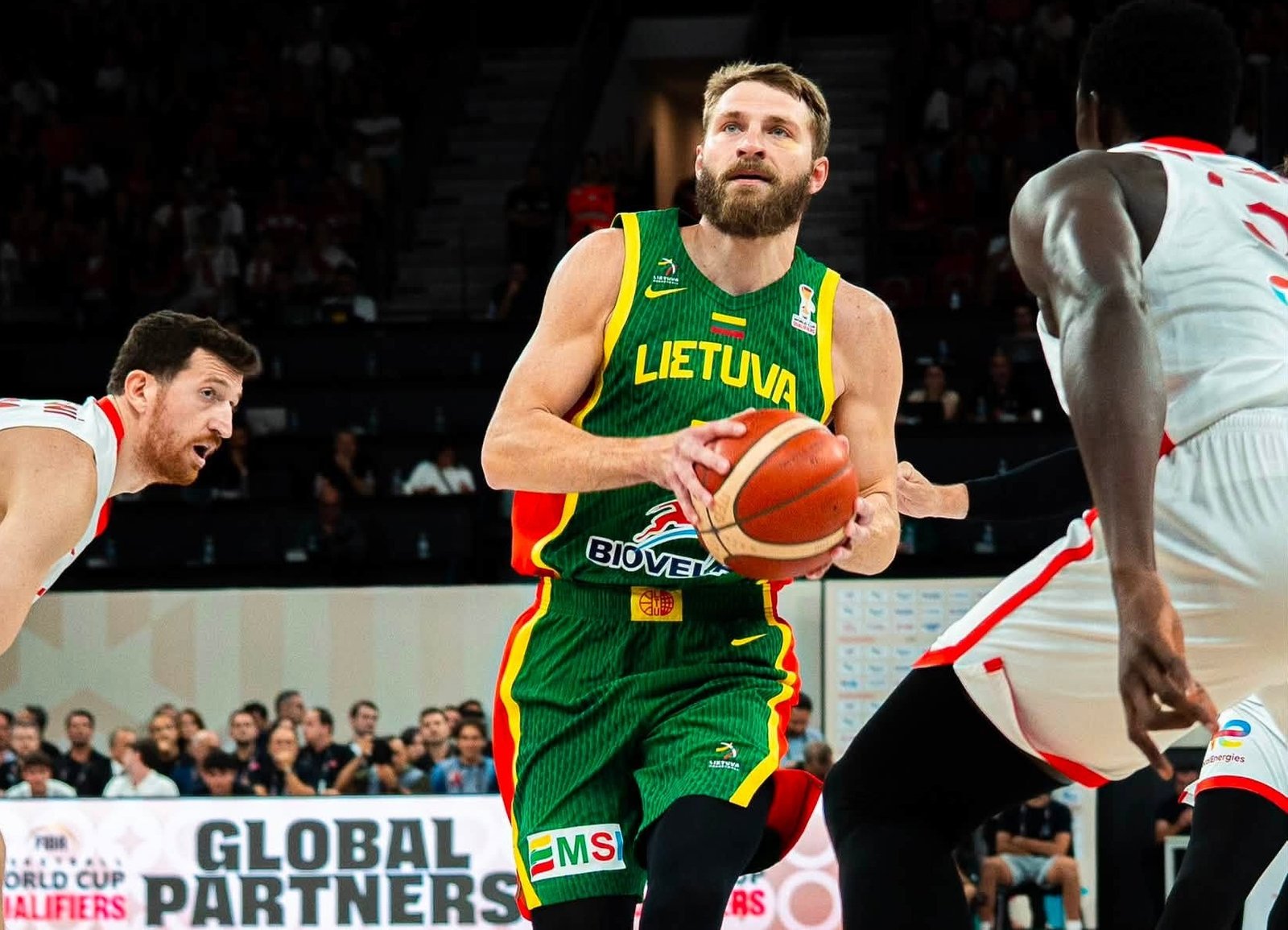 "Lithuanian basketball has become a joke": what’s happening to the country's main sport?