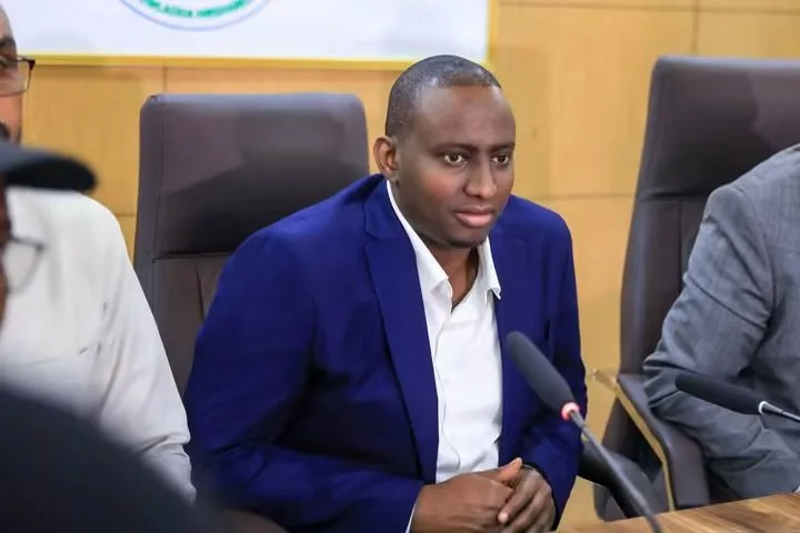 Macallin Mahdi oo fuliyay ballan-qaad uu horay u sameeyay + Sawirro
