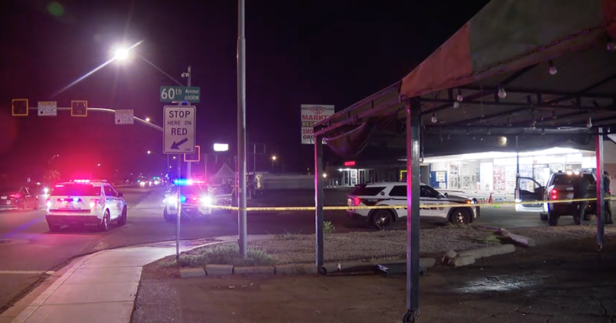 Man dies after being stabbed near apartment complex in Glendale
