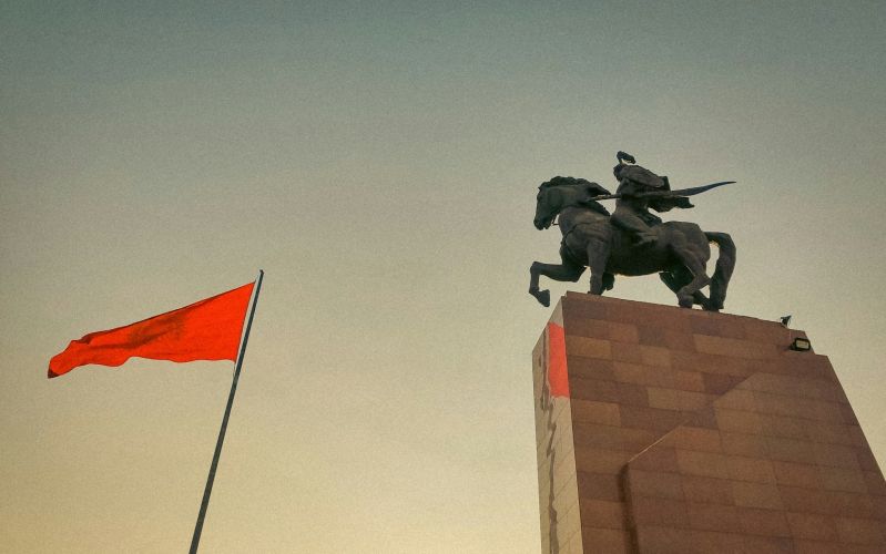 Manas monument removed from Ala-Too Square proposed for transfer to Toktogul -