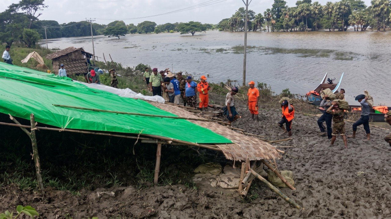 Ngawun River embankment at risk of collapse for second time in flood-ravaged Ayeyarwady Region