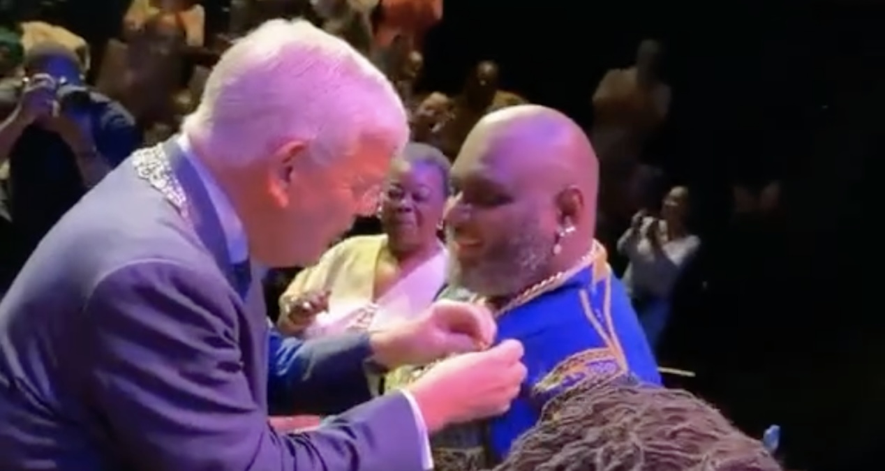 Orlando Ceder benoemd tot Ridder in de Orde van Oranje-Nassau tijdens jubileumconcert