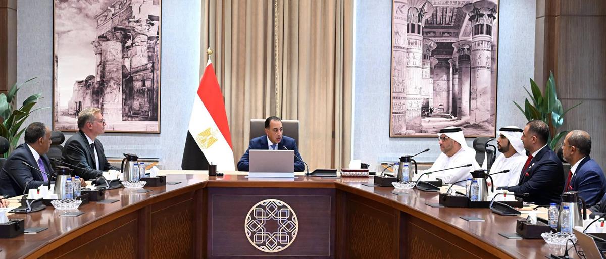 PM discusses with Fujairah officials steps to complete implementation of "Fujairah-Alamein" oil, gas company project