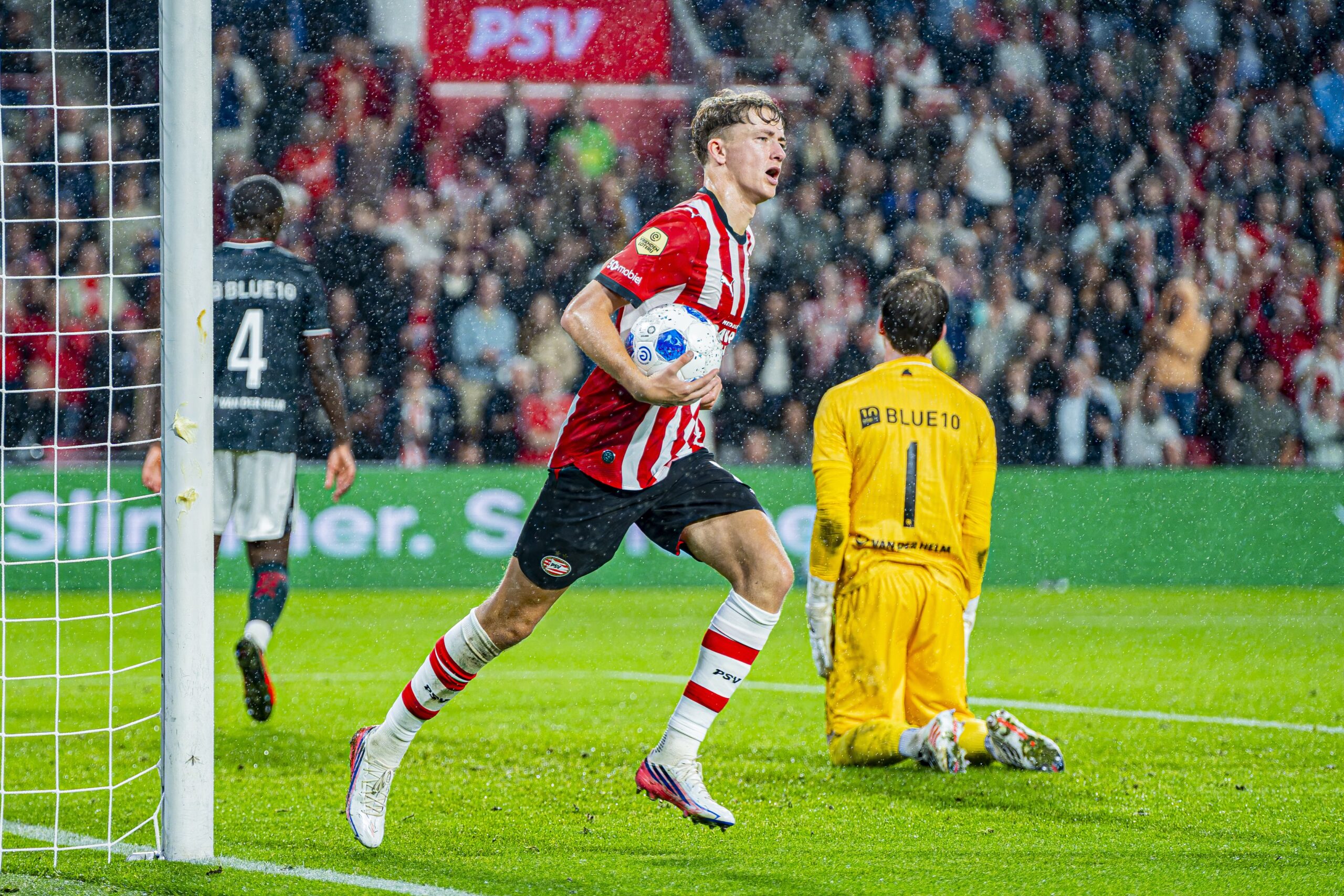 PSV take over at top of Eredivisie after AZ drop first points
