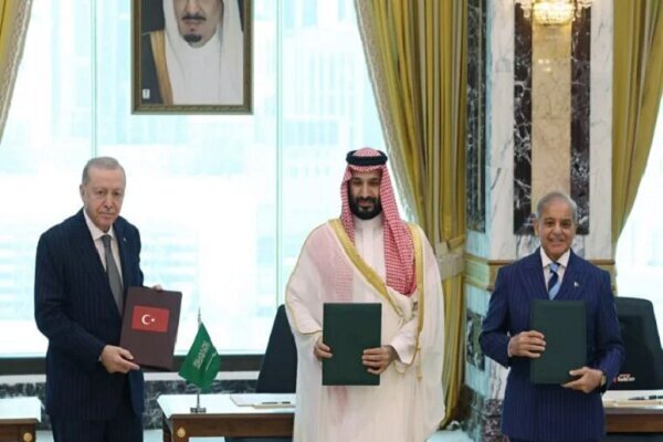 Pakistan says no plan for expansion of Mecca alliance